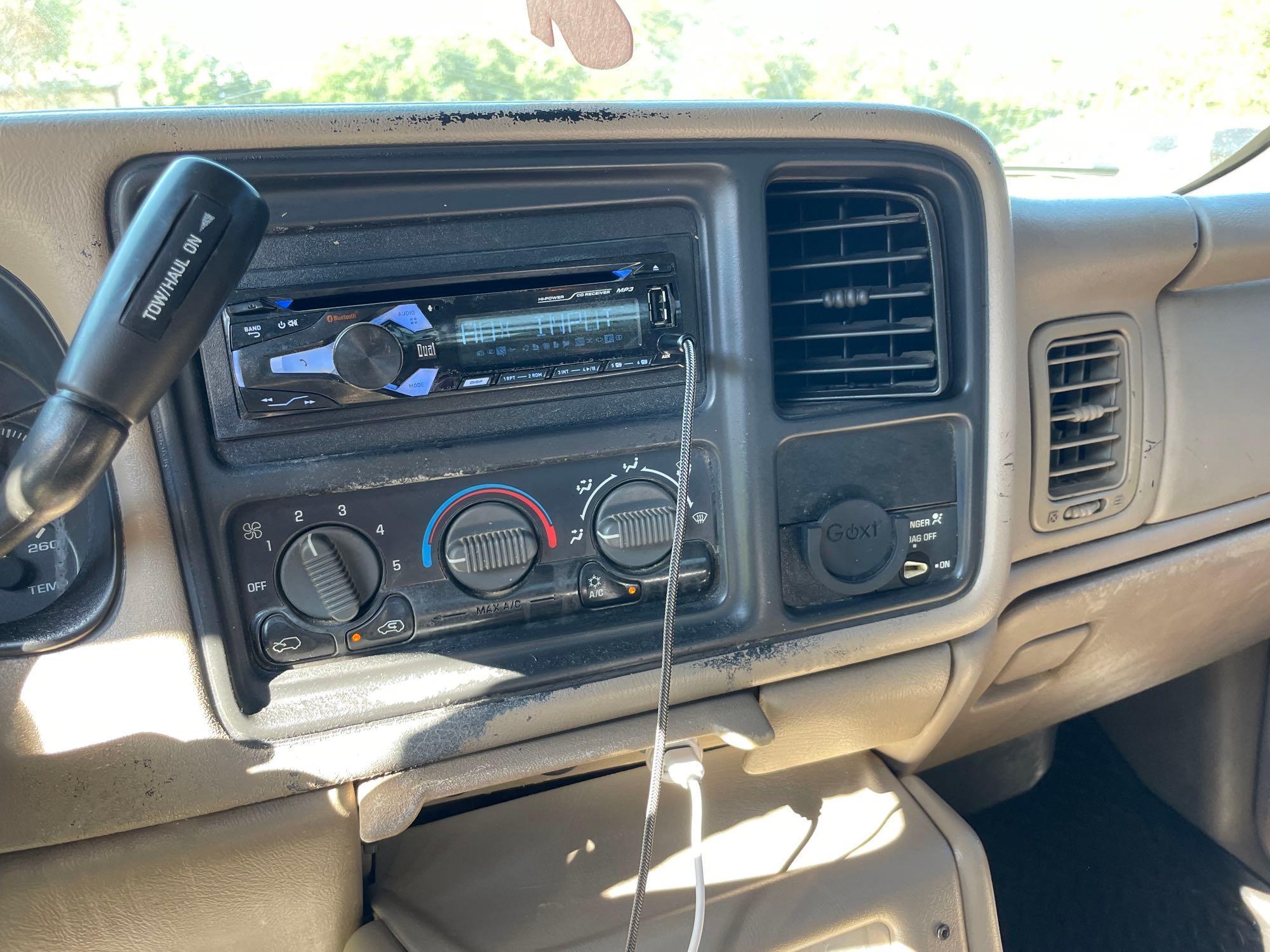 2001 Chevrolet Silverado 3500 Extended Cab Dually Flatbed Truck