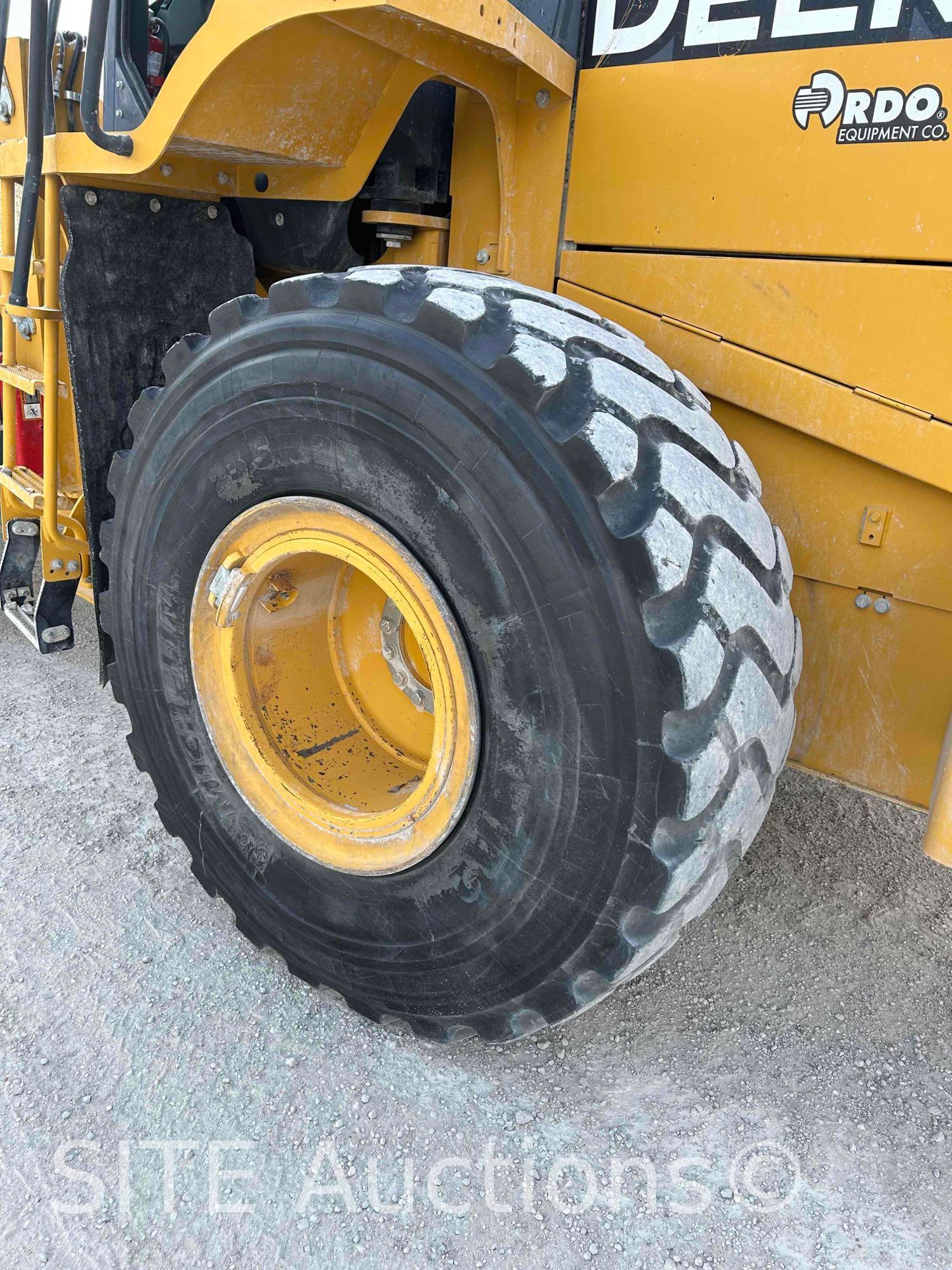 2019 John Deere 724K Wheel Loader