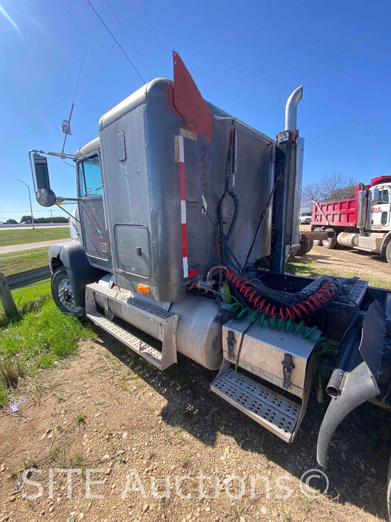 Freightliner T/A Sleeper Truck Tractor