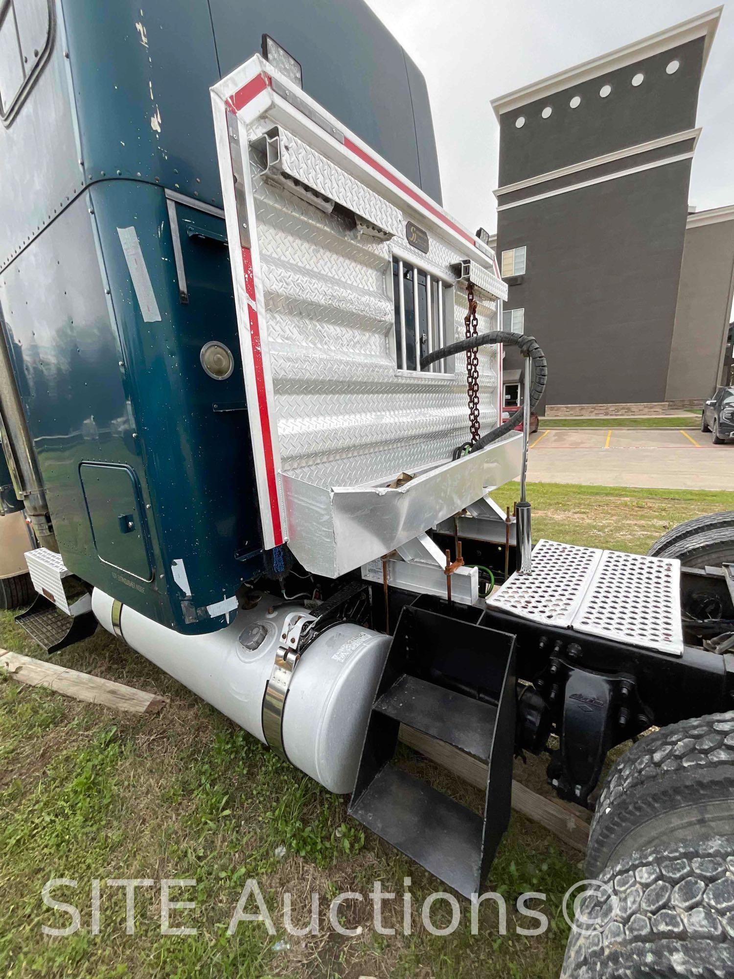 2000 Freightliner FLD T/A Sleeper Truck Tractor