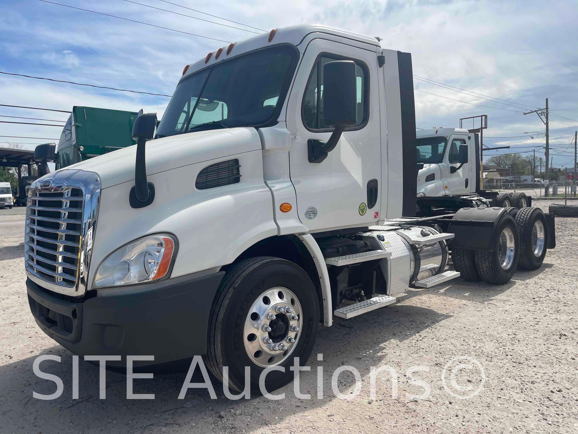 2016 Freightliner Cascadia T/A Daycab Truck Tractor