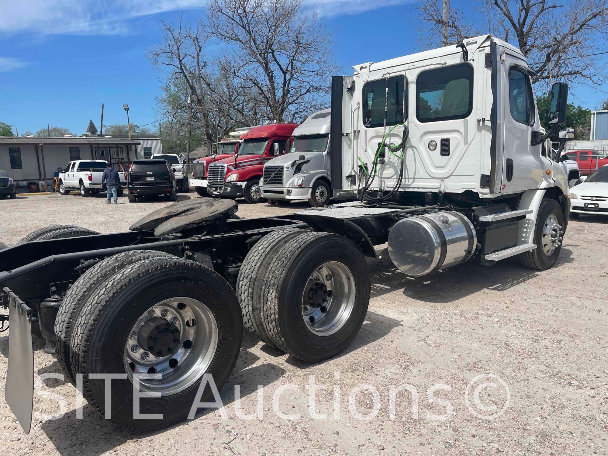 2016 Freightliner Cascadia T/A Daycab Truck Tractor