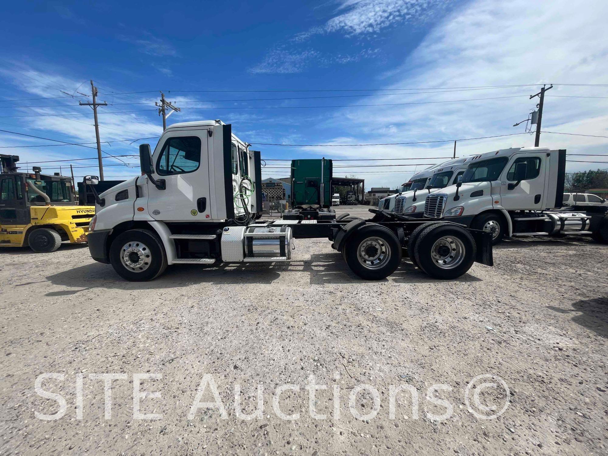 2016 Freightliner Cascadia T/A Daycab Truck Tractor