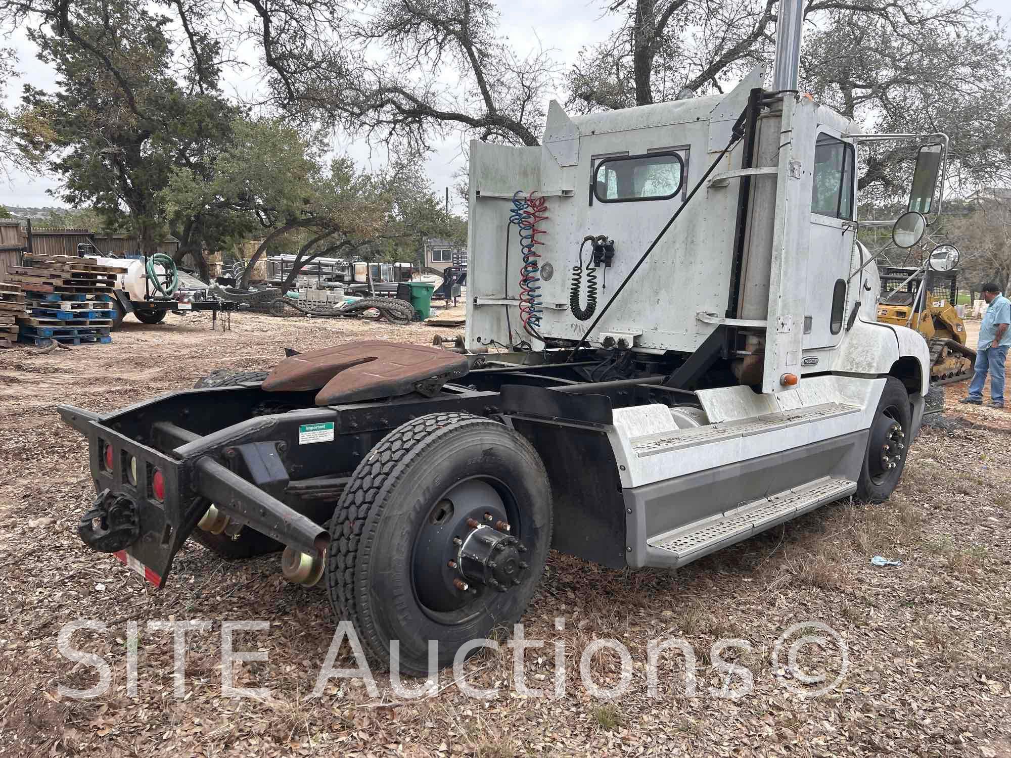 1999 Freightliner FLD S/A Daycab Truck Tractor