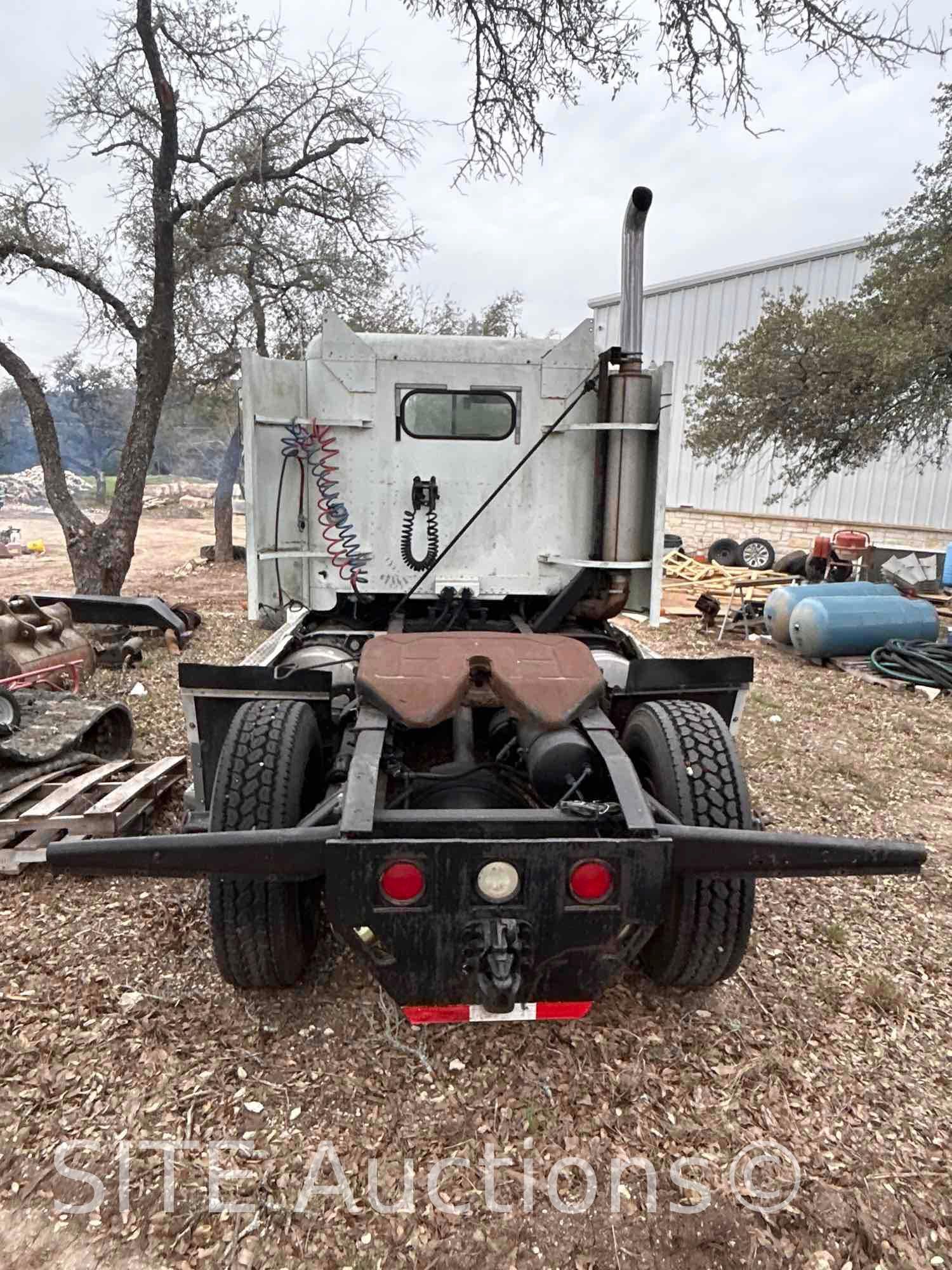 1999 Freightliner FLD S/A Daycab Truck Tractor