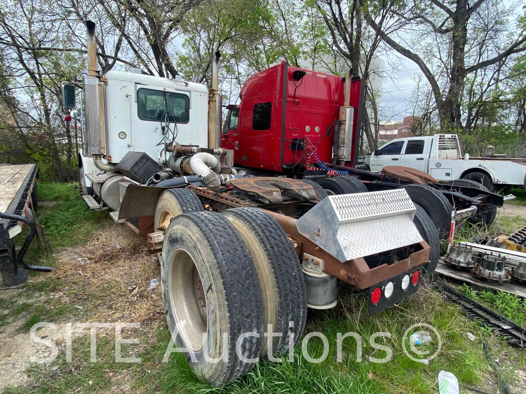 2006 Freightliner FLD T/A Day Cab Truck Tractor