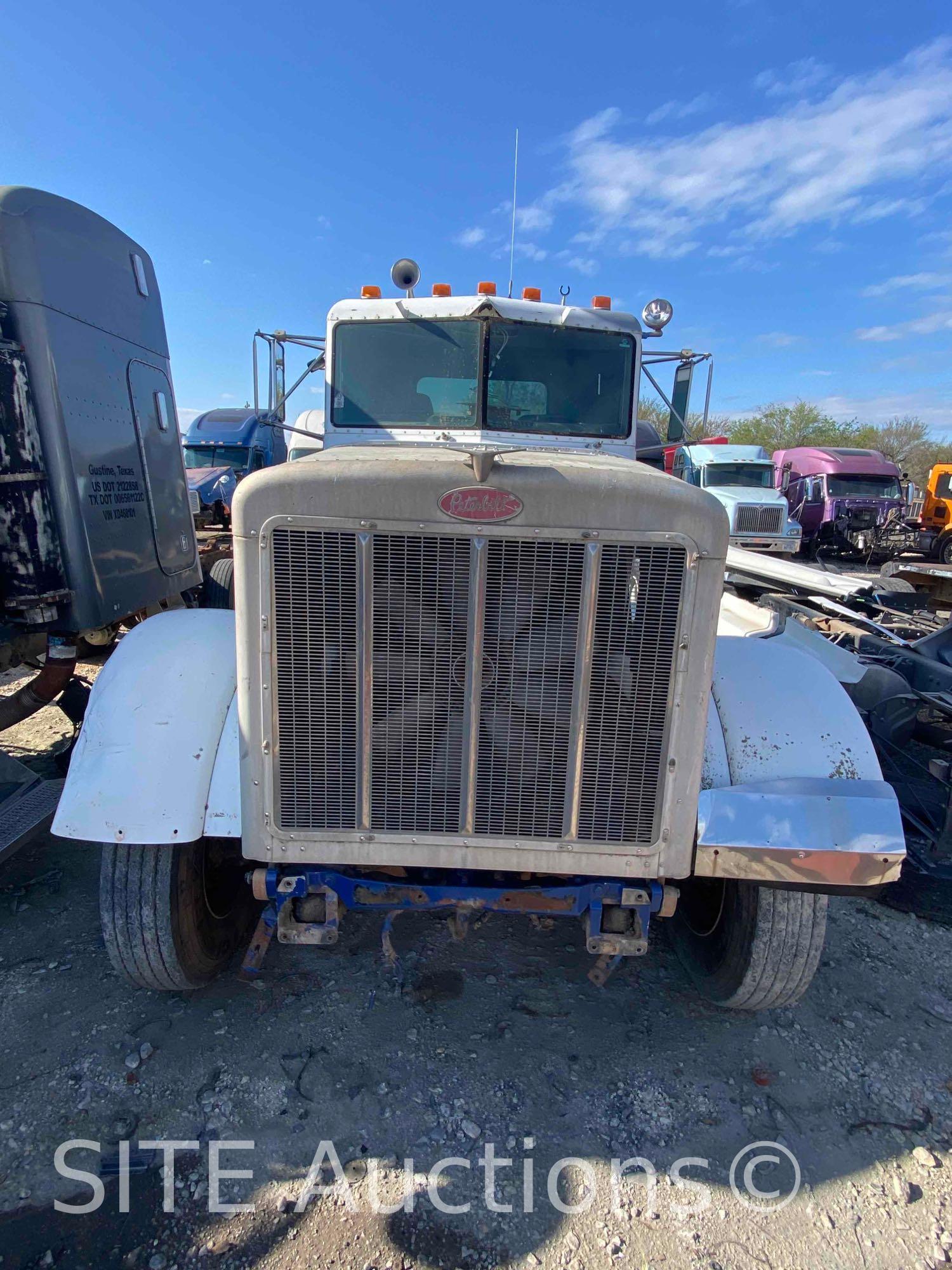 2001 Peterbilt 378 T/A Daycab Truck Tractor