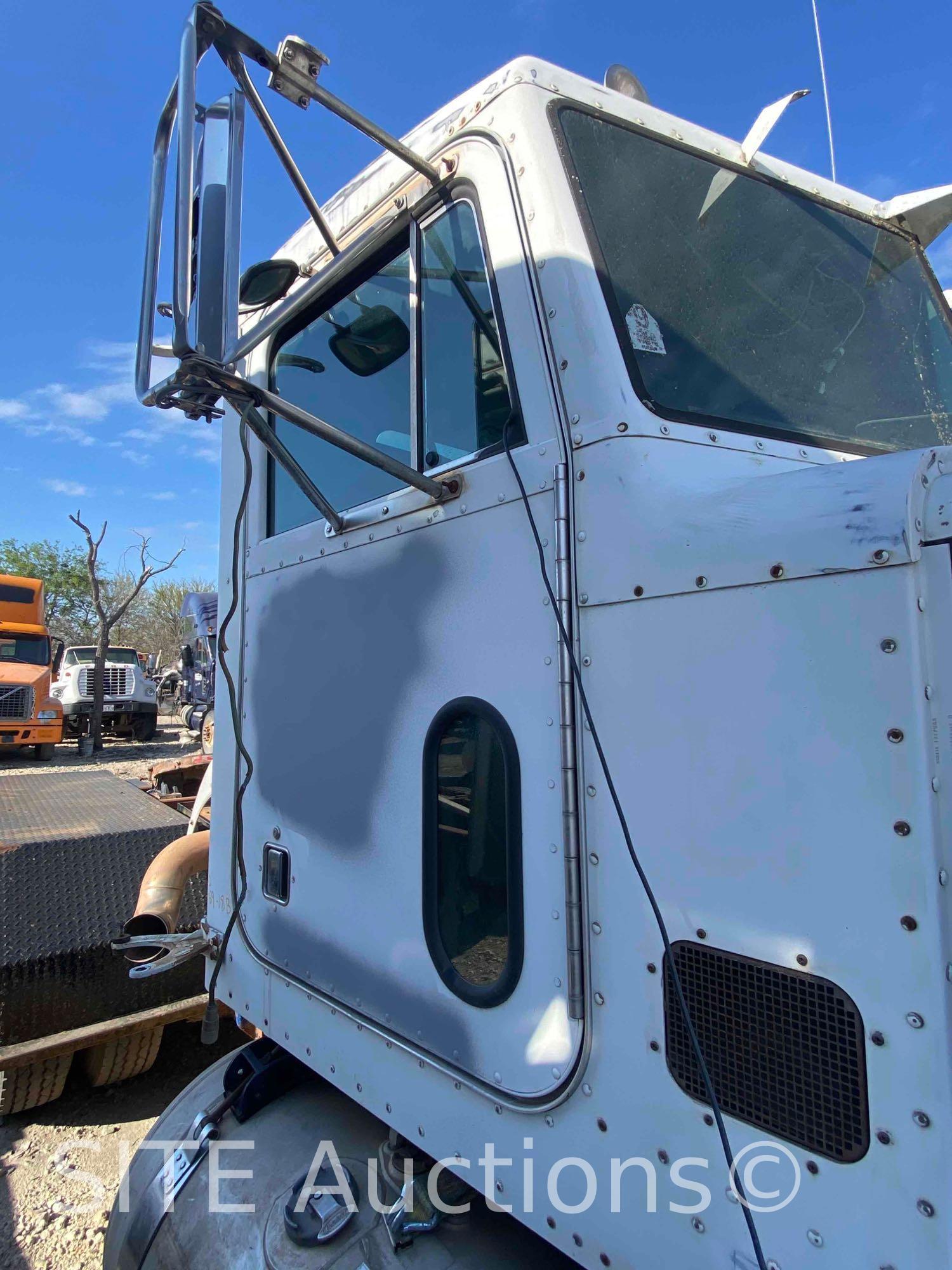 2001 Peterbilt 378 T/A Daycab Truck Tractor