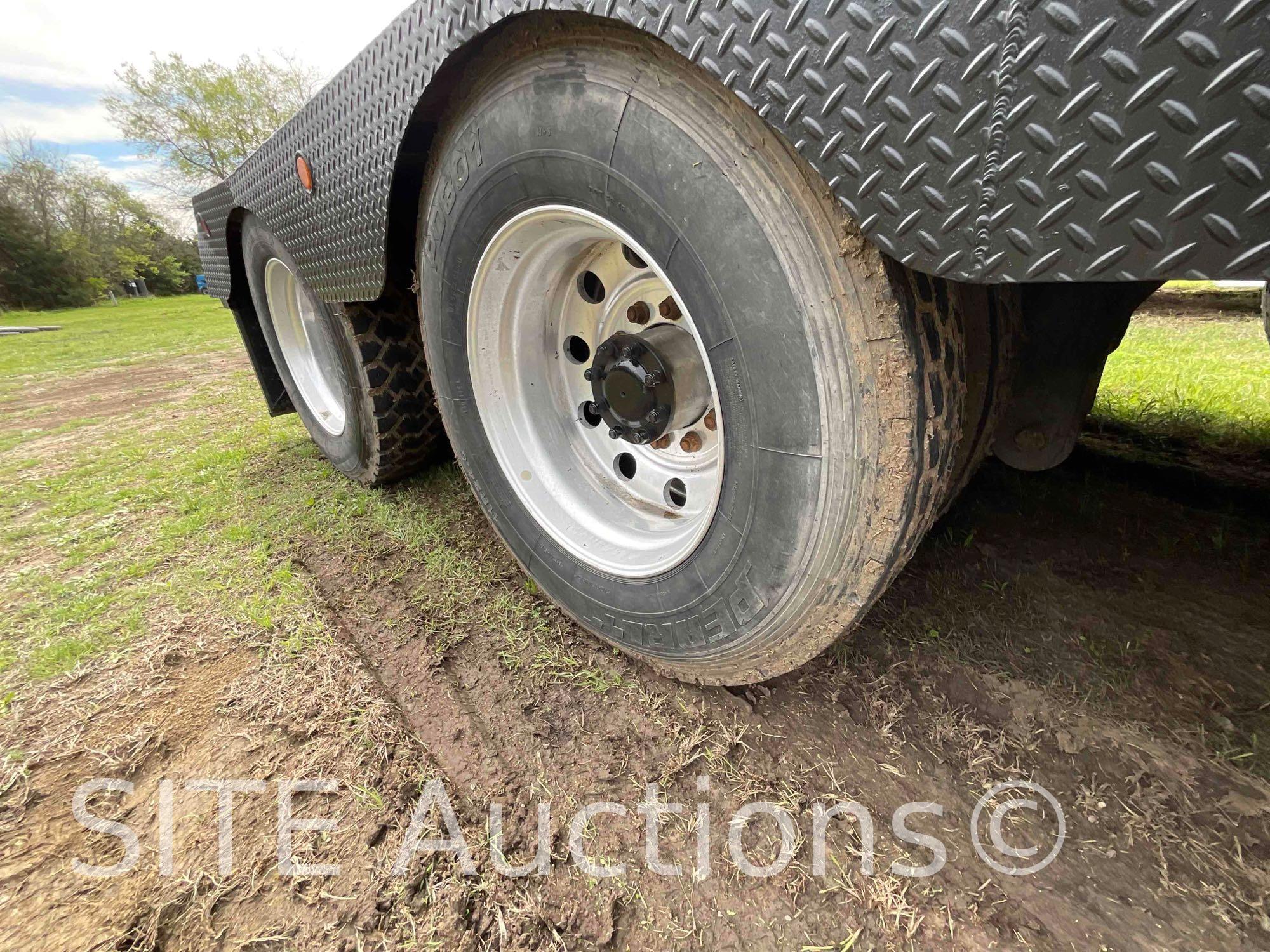 2013 Kenworth T800W Tri/A Truck Tractor w/ Winch