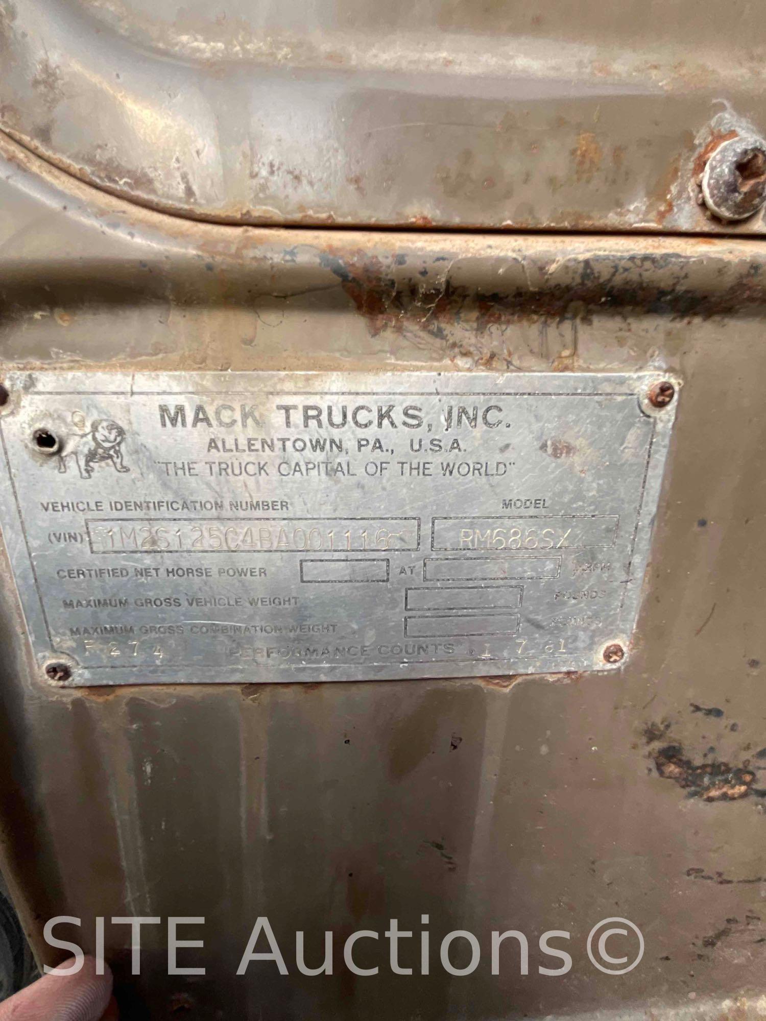 1981 Mack RM686SX T/A Gin Pole Truck