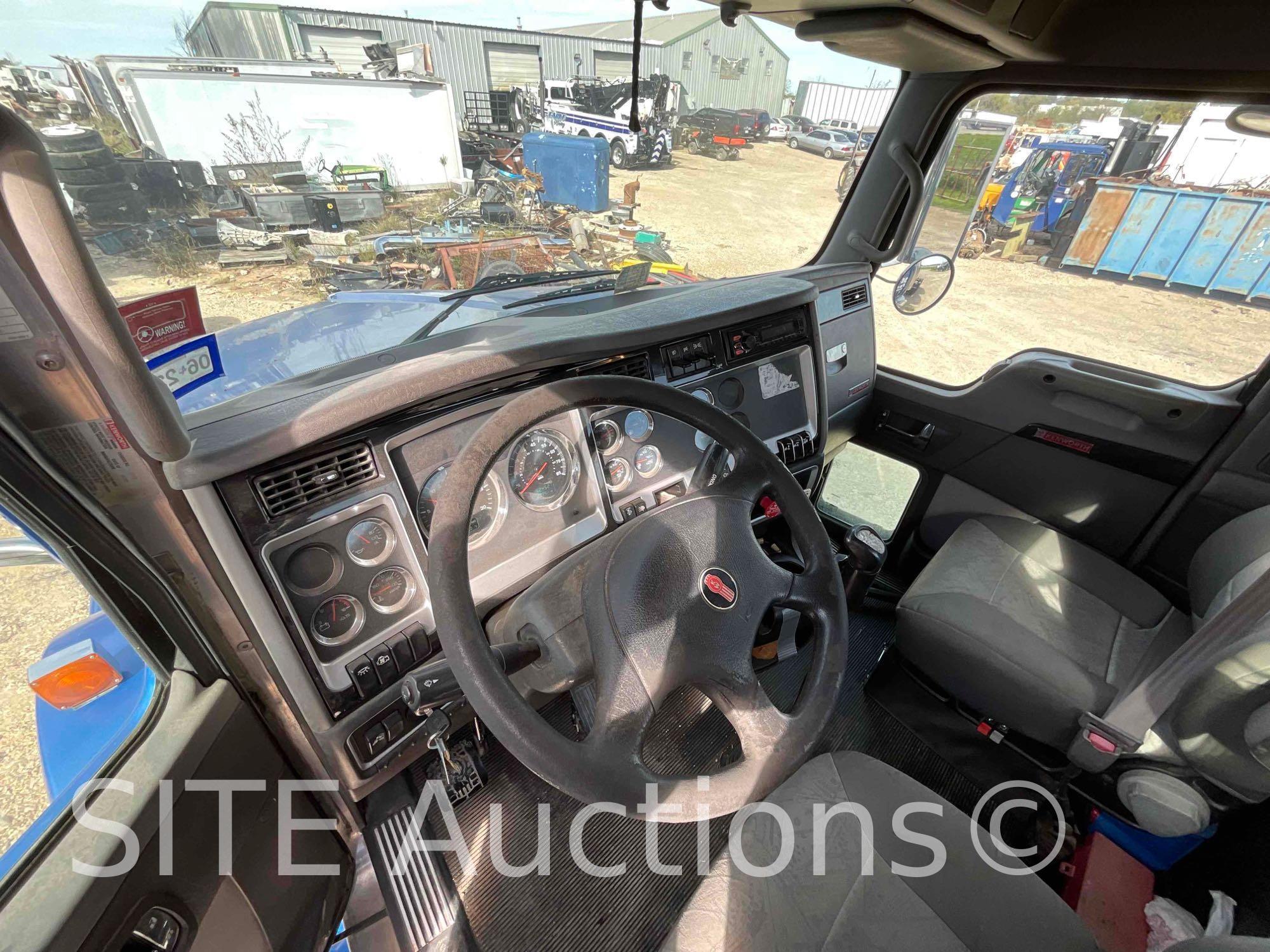 2008 Kenworth T800 T/A Daycab Truck Tractor