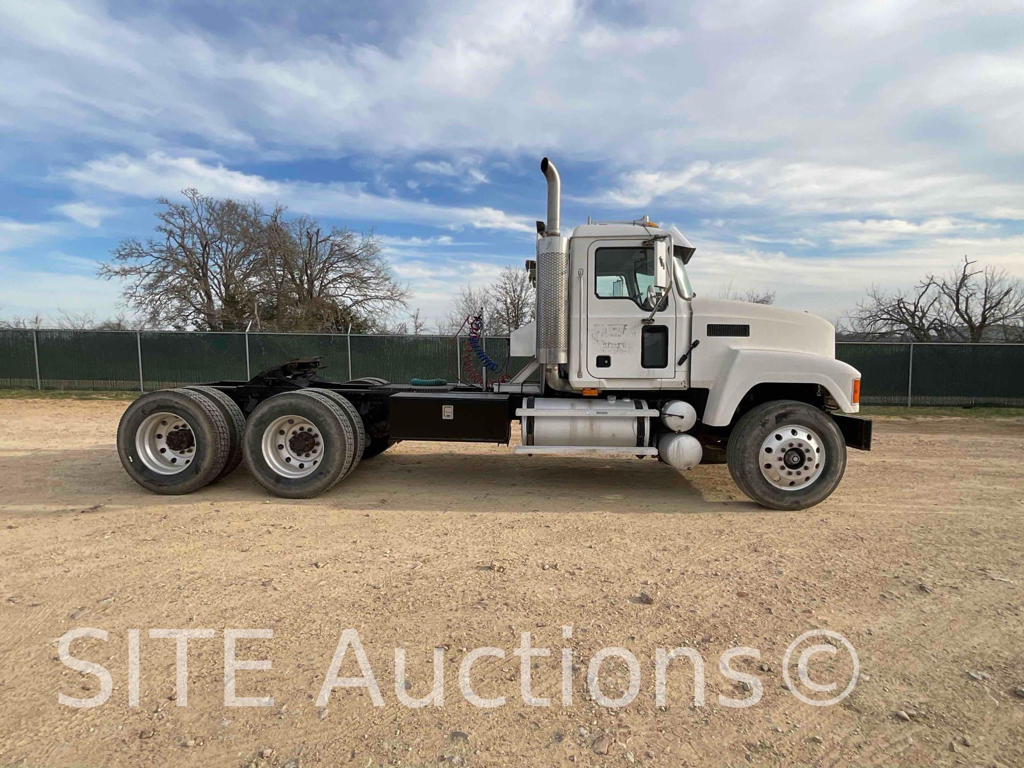 2006 Mack CHN613 T/A Daycab Truck Tractor