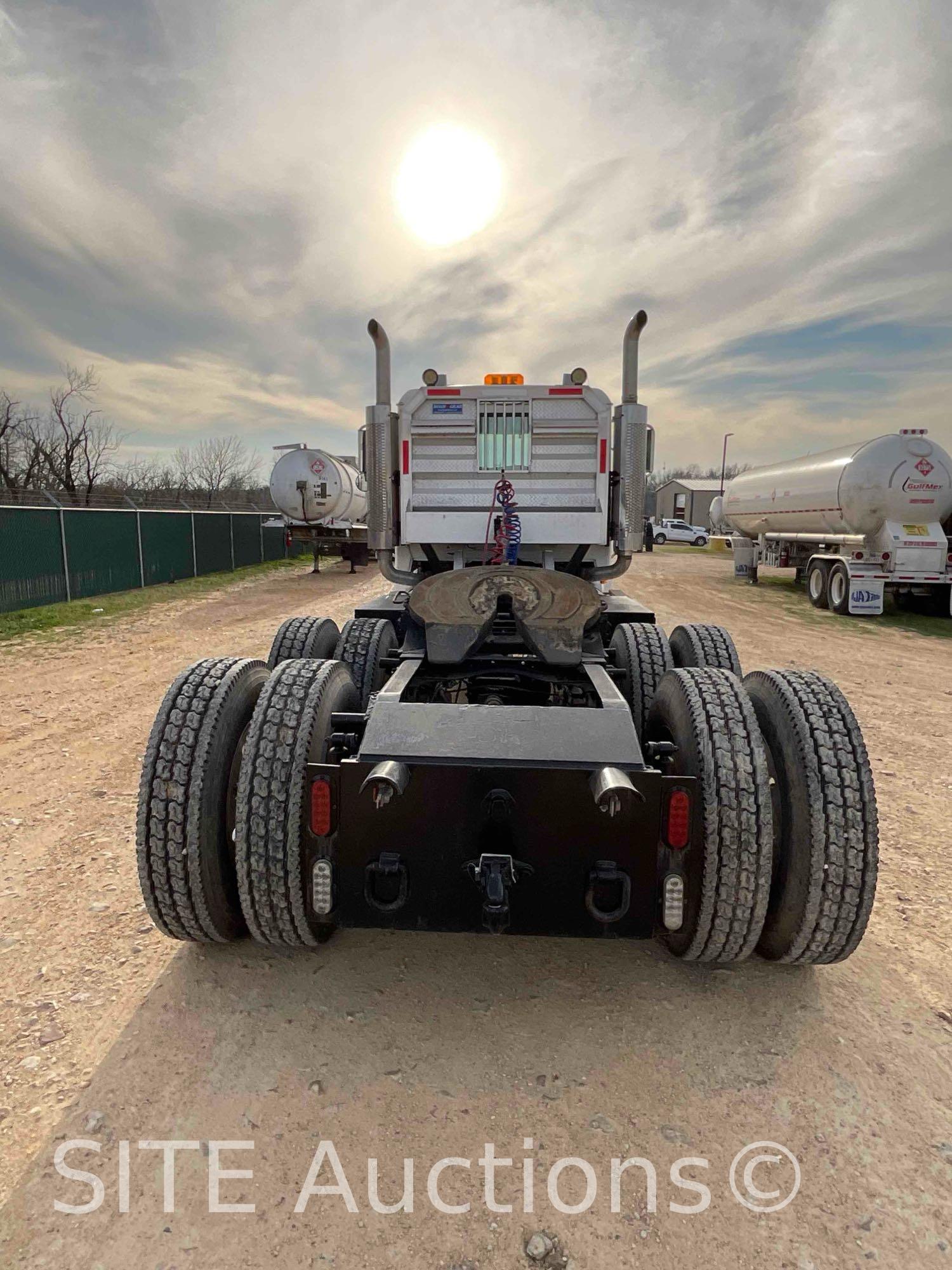 2006 Mack CHN613 T/A Daycab Truck Tractor