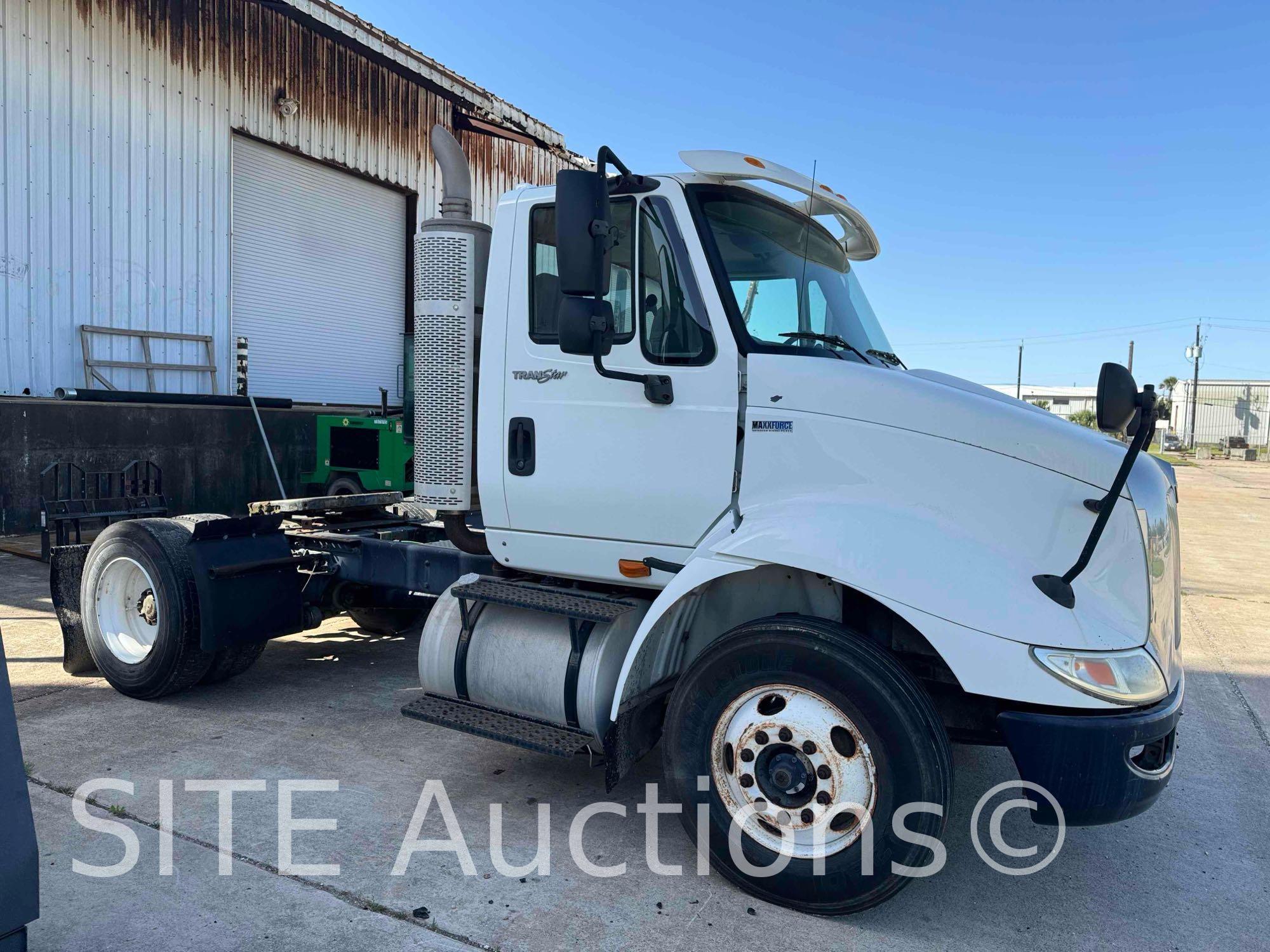 2013 International 8600 S/A Daycab Truck Tractor