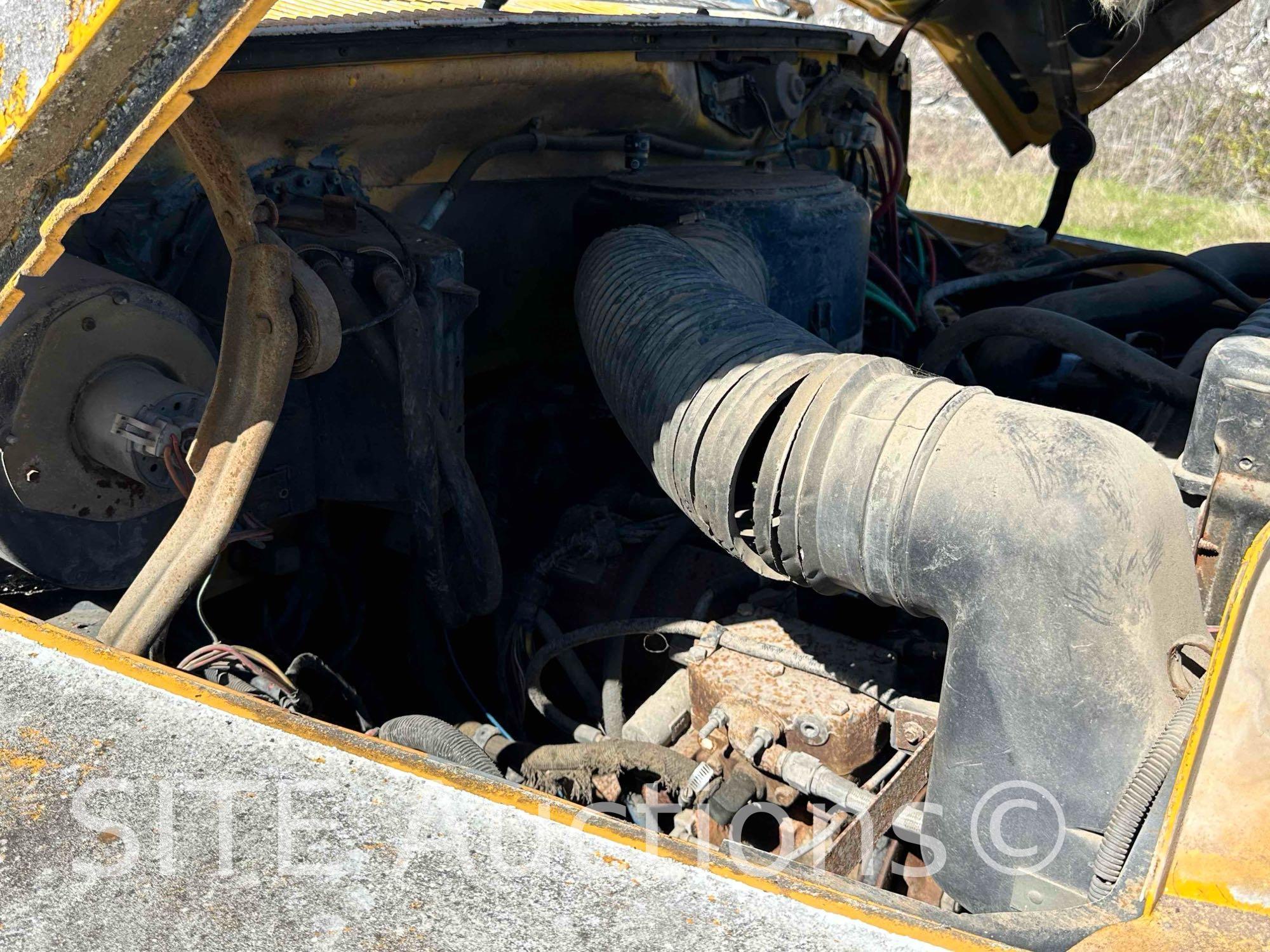 1986 Ford F700 S/A Dump Truck