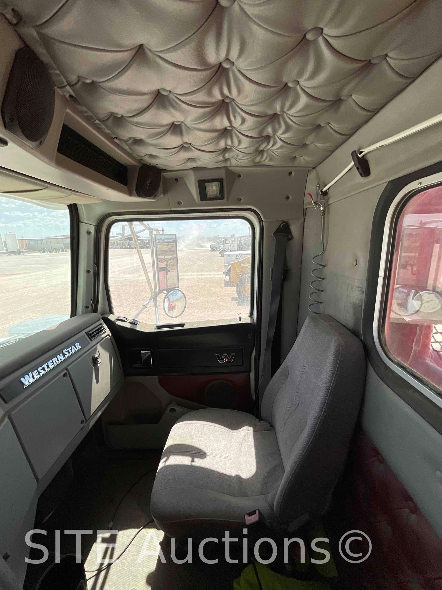 2013 Western Star 6900XD T/A T/A Oilfield Bed Truck