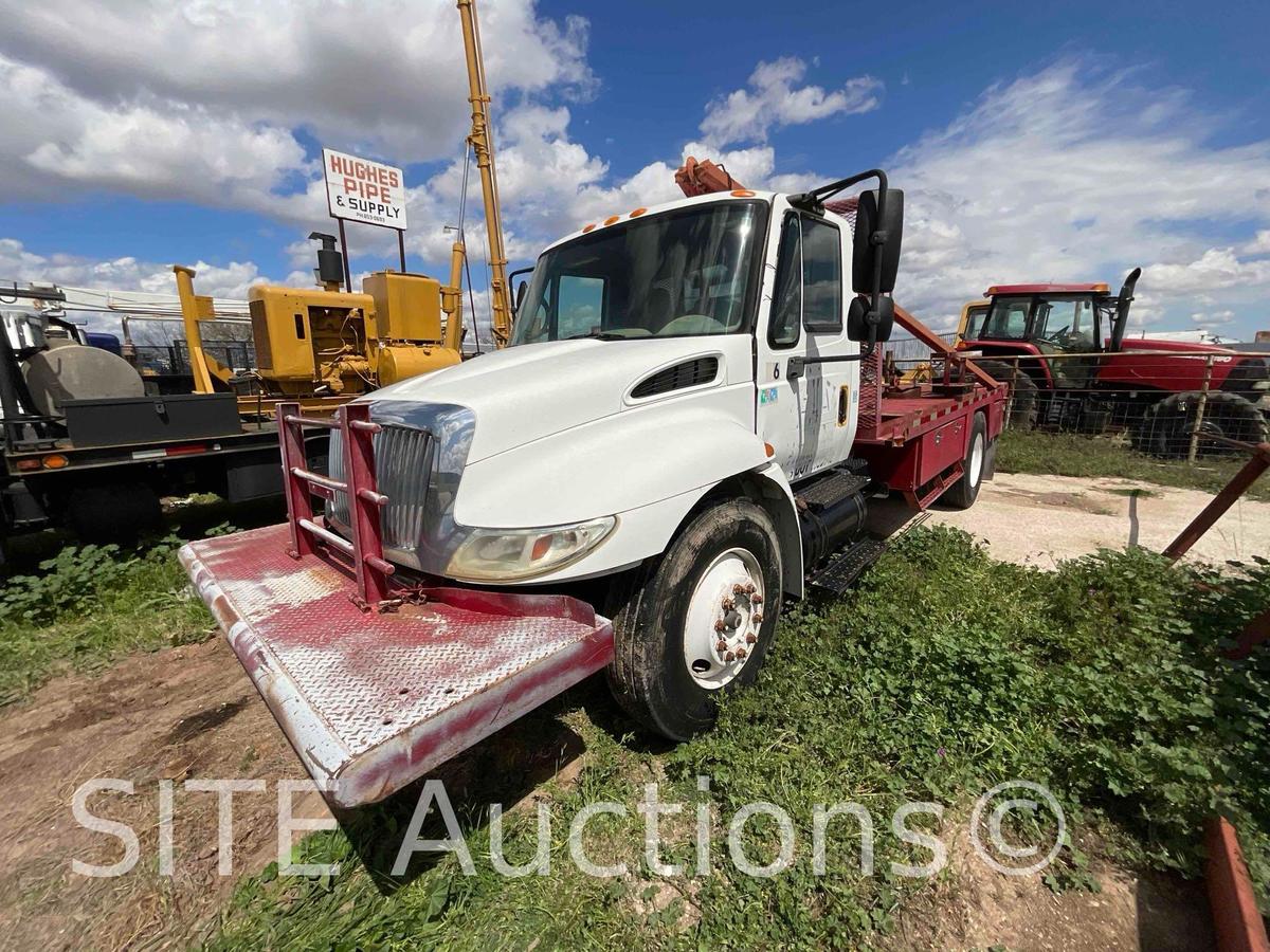 2005 International 4300 S/A Gin Pole Truck