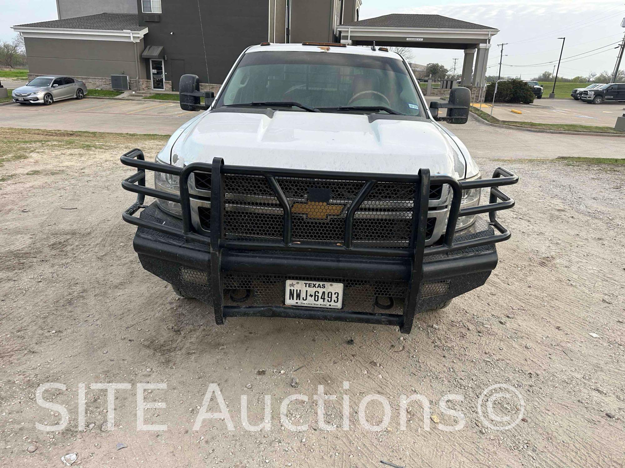 2012 Chevrolet Silverado 3500 HD Crew Cab Flatbed Truck