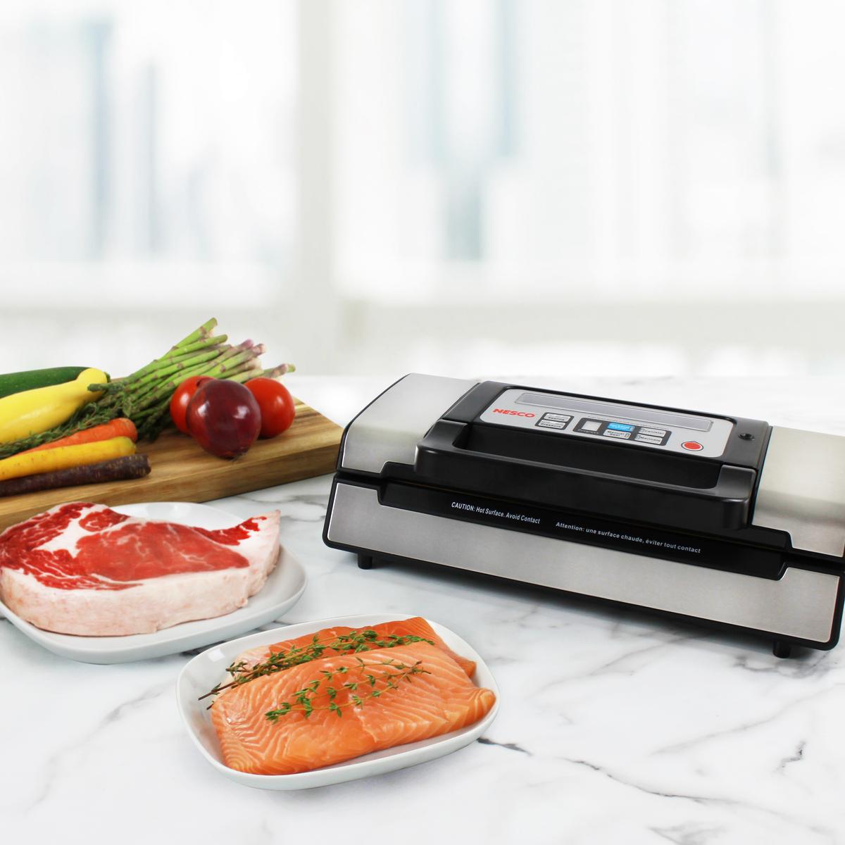 NESCO Deluxe Vacuum Sealer, Retail $100.00