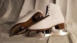 DBX Women's Traditional Figure Skates, $68.99 Est. Retail Value