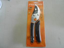 Fiskars Garden Tools 5.5 in. Bypass Pruner 91099966J, $11.4 Est. Retail Value