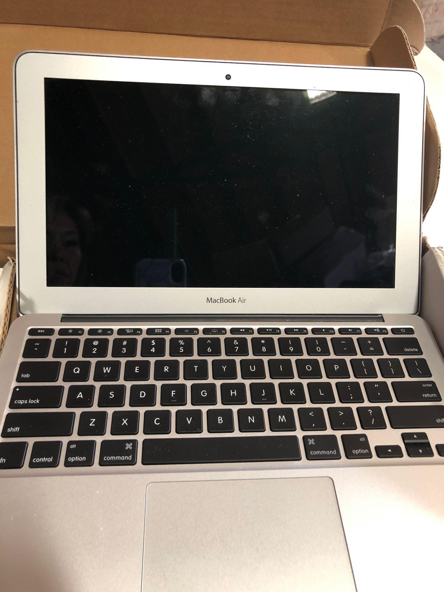 Apple MacBook Air Core i5 1.6GHz 4GB RAM 128GB SSD 11" A1465,$999 MSRP