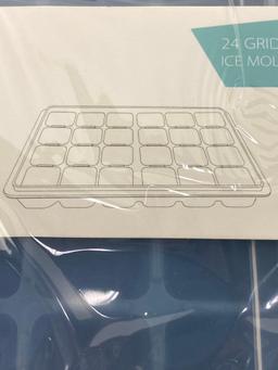 Silicone Ice Tray with Removable Lid Easy-Release Flexible Ice Cube Molds, $18.58 MSRP (BRAND NEW)