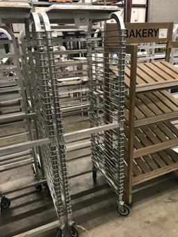 Rolling bakery rack