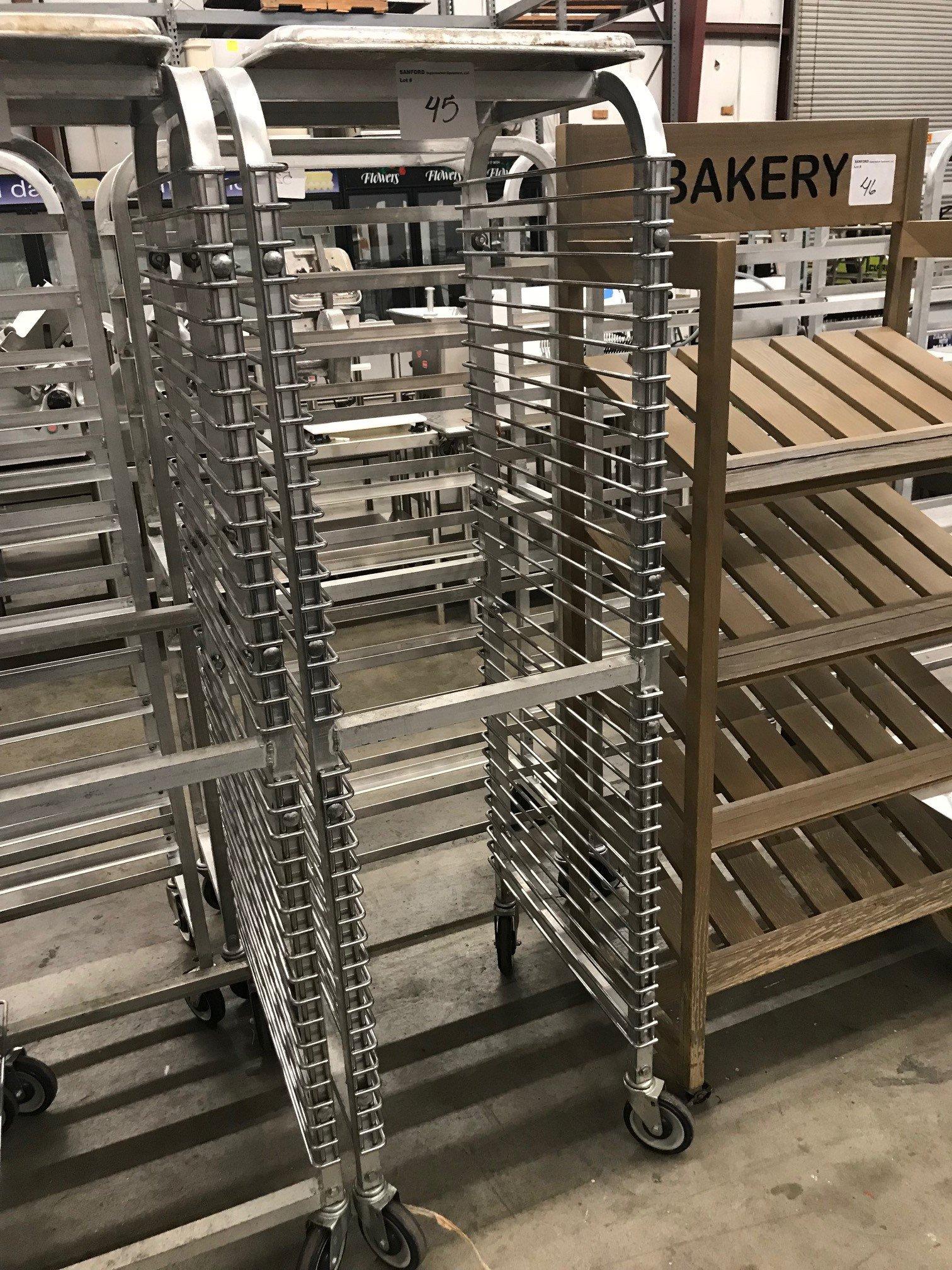 Rolling bakery rack