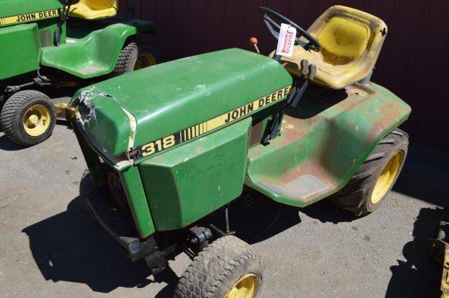 JD 318 LAWN TRACTOR, (PARTS, NO DECK)