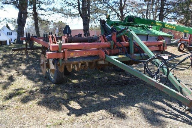 BRILLION 9 SHANK CHISEL PLOW, HYD DISCS, WALKING TANDEM WHLS.