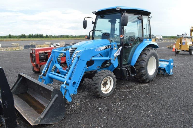 '16 LS XR3135H tractor w/ LL3106 loader & quick attach LS bucket; cab, AC/H