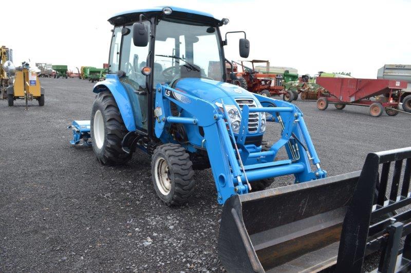 '16 LS XR3135H tractor w/ LL3106 loader & quick attach LS bucket; cab, AC/H