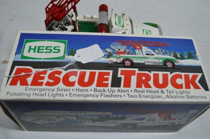 Hess rescue truck w/ lights and sounds
