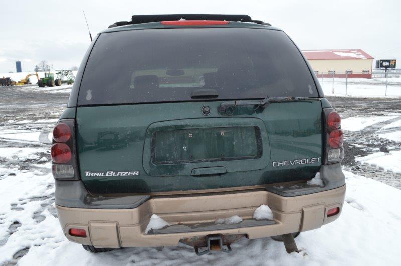 '02 Chevrolet Trailblazer LTZ, gas, 200,000 miles, leather seats, sun roof, automatic, (V.I.N.) 1GND