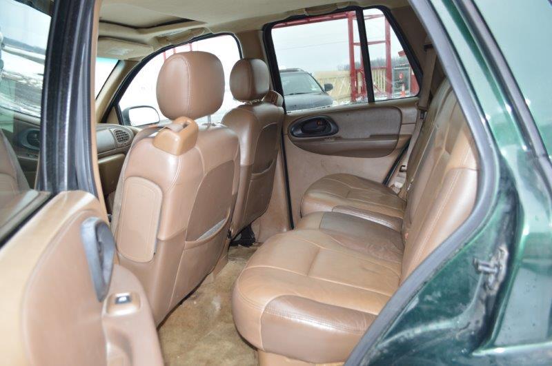 '02 Chevrolet Trailblazer LTZ, gas, 200,000 miles, leather seats, sun roof, automatic, (V.I.N.) 1GND