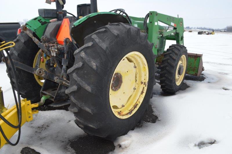 JD 5300 w/ quick attach loader, 6,975 hrs, 8 sp. w/ LHR, 4wd, 3 remotes 540