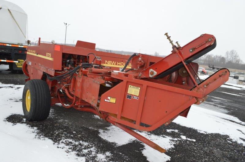 NH 575 small square baler w/ 72'' thrower, string tie, 540 PTO