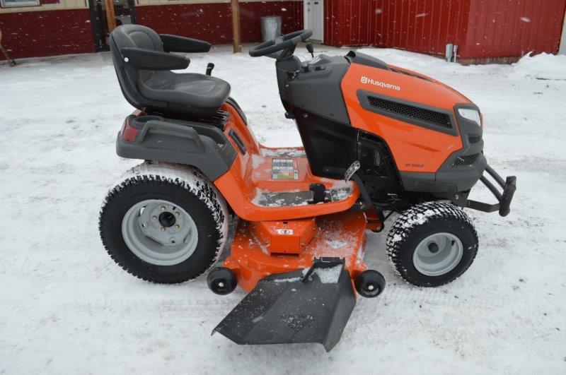 '17 Husqvarna GT52XLS lawn mower w/ 52" deck, 2 hrs (Brand New!)