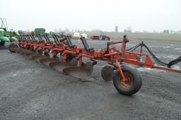 CIH 800 Series 9 bottom plow