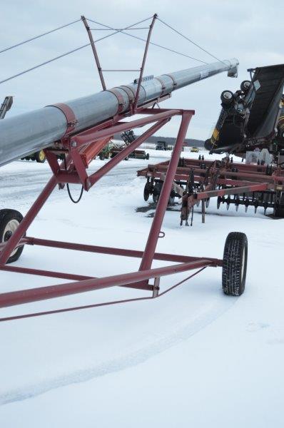 Hutchinson 10''x 62' grain auger w/ hyd lift, PTO