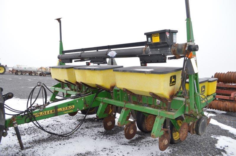 JD 1750 conservation 6 row planter, finger pickup, notill, dry fert w/ cros