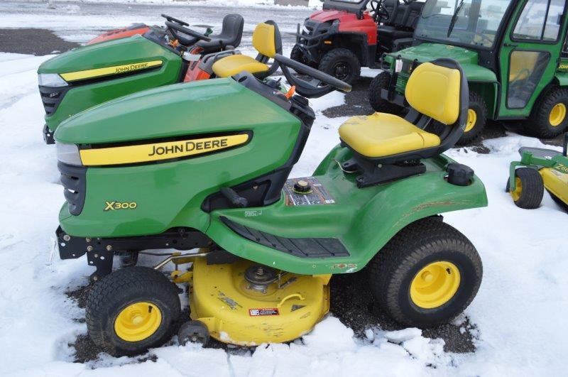 JD X300 lawn mower w/ 42" deck, 700 hrs, hydro