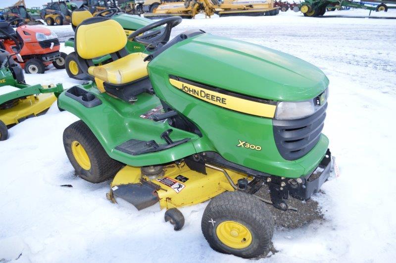 JD X300 lawn mower w/ 42" deck, 700 hrs, hydro