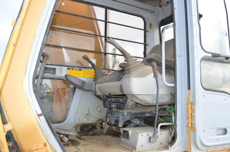 JD 490 excavator w/ 33" digging bucket, 5,748 hrs, 2 speed, 28" track