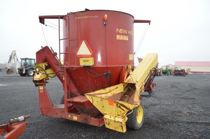 NH 357 grinder mixer w/ hyd. drive, 540 PTO, scales, ext. unload auger