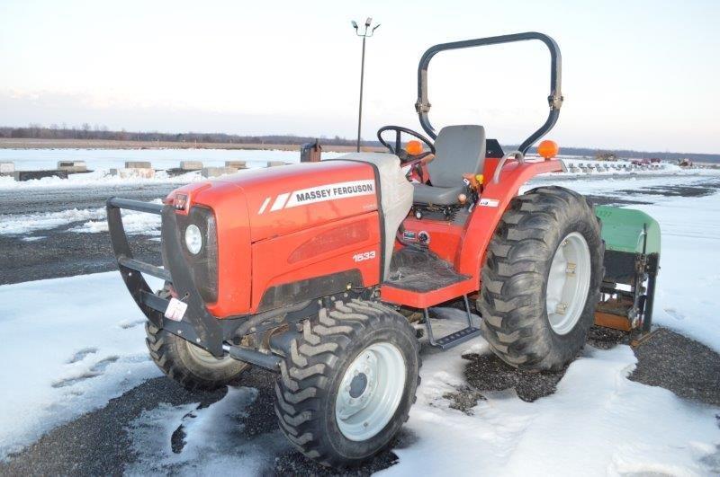 '12 MF 1533 compact w/ 569 hrs, 8 sp. w/ LHR, 540 PTO, 14.9-24 rear rubber