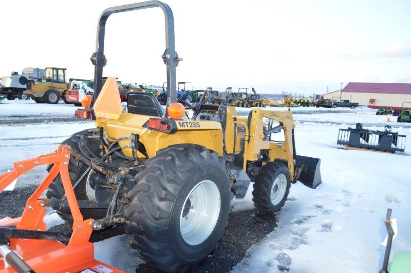 Challenger MT285 tractor w/ ML30 loader, 4wd, 508 hrs, hydro, 540 PTO, 2 re