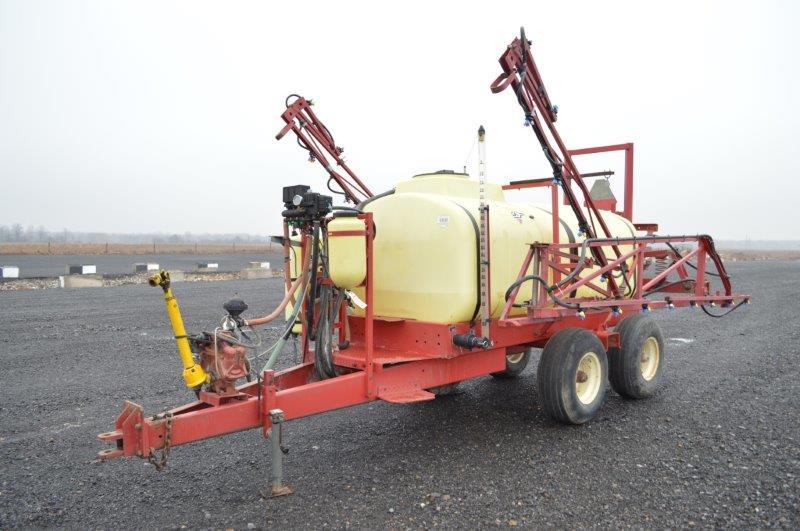 Hardi 1,000 gallon sprayer w/ 45' booms, tandem axle, hyd. boom lift, elect