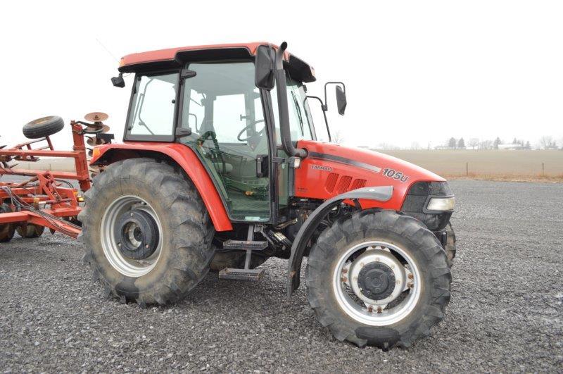 '10 CIH 105U tractor w/ 4wd, 16 speed partial power shift w/ left hand reve